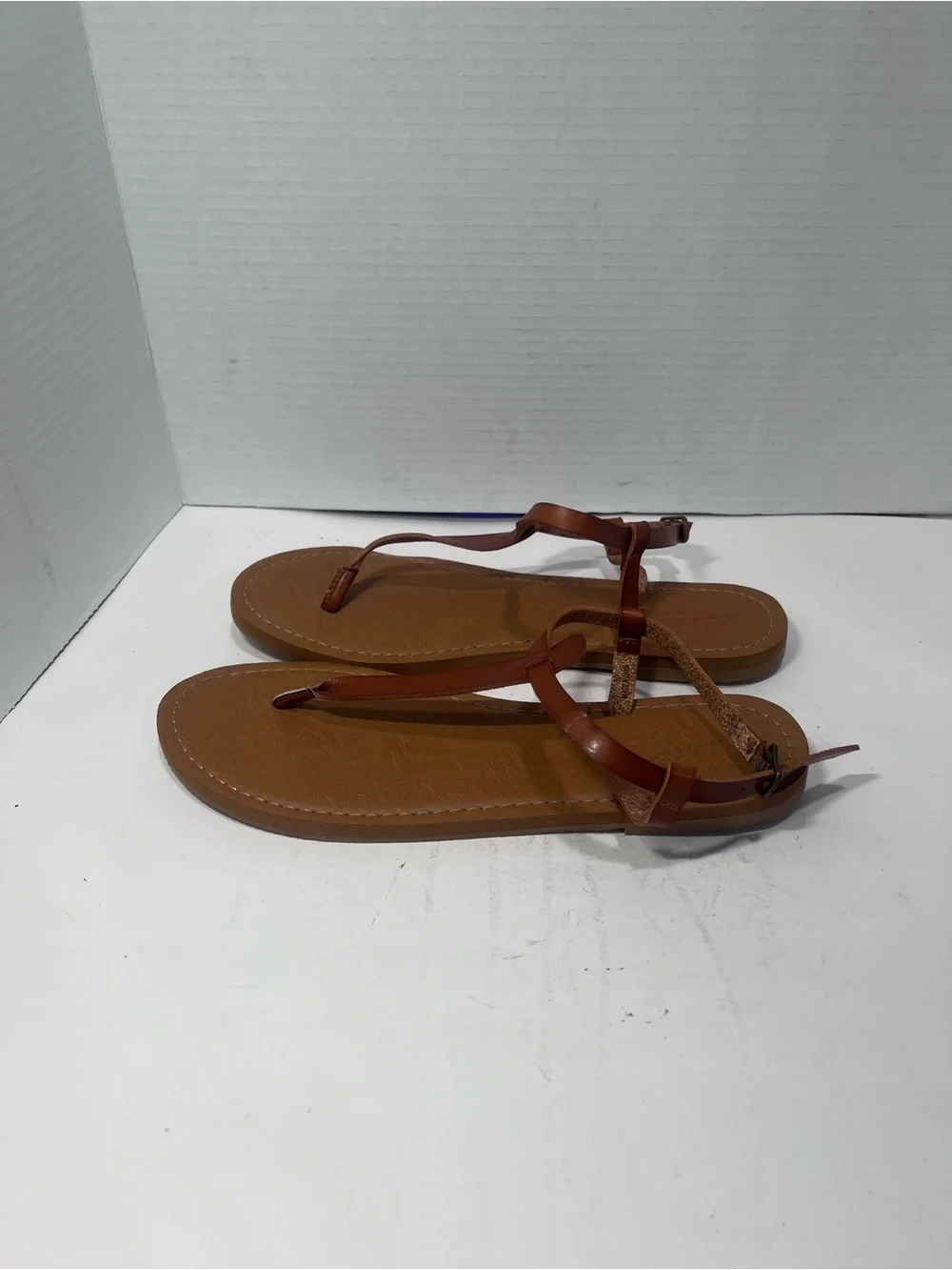 Universal Thread Tan Brown T-Strap Sandals